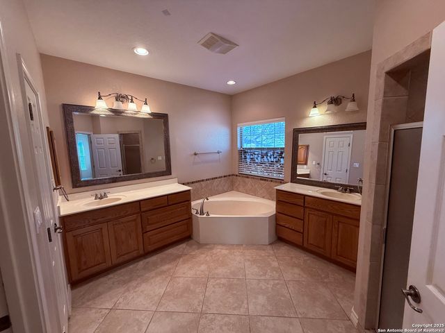 250 Palomino, Natalia, TX 78059