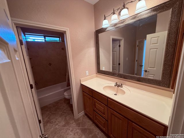 250 Palomino, Natalia, TX 78059