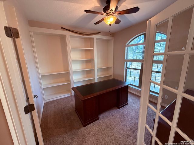 250 Palomino, Natalia, TX 78059