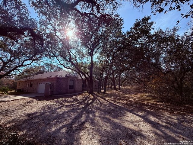 250 Palomino, Natalia, TX 78059