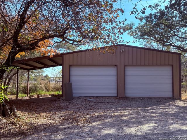 250 Palomino, Natalia, TX 78059