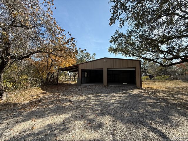 250 Palomino, Natalia, TX 78059