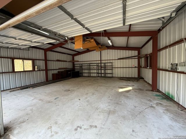 250 Palomino, Natalia, TX 78059