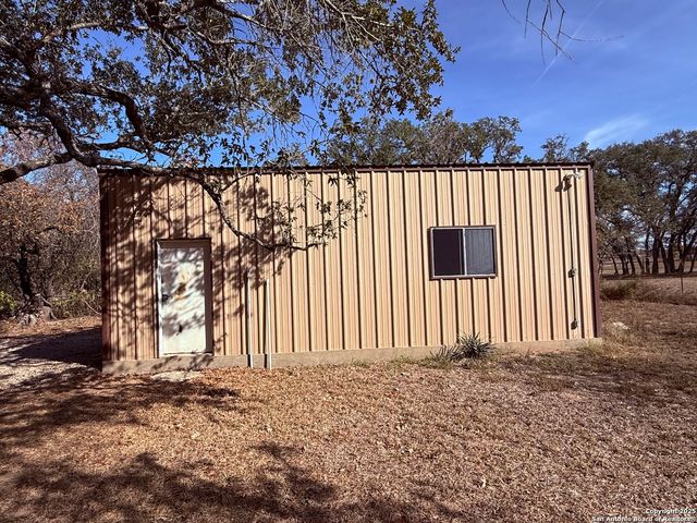 250 Palomino, Natalia, TX 78059