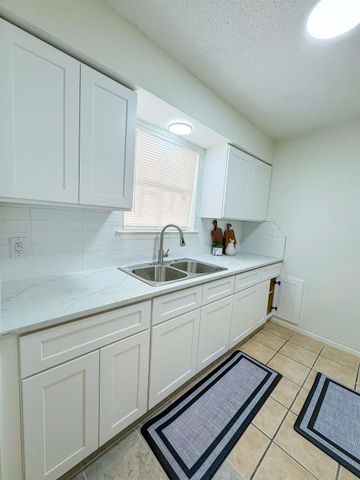 5810 Sweeney CIR D, Austin, TX 78723