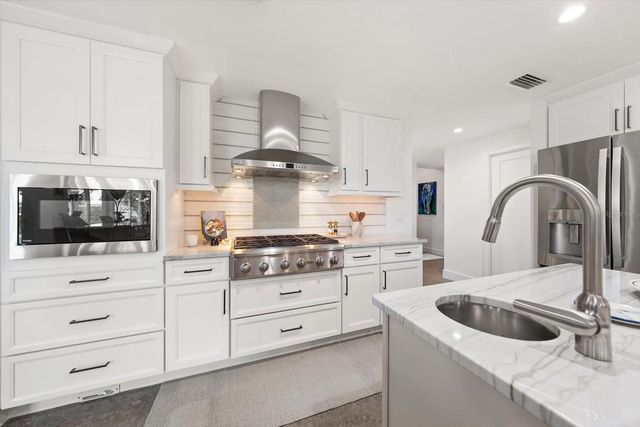 109 DRIFTWOOD LANE, Largo, FL 33770