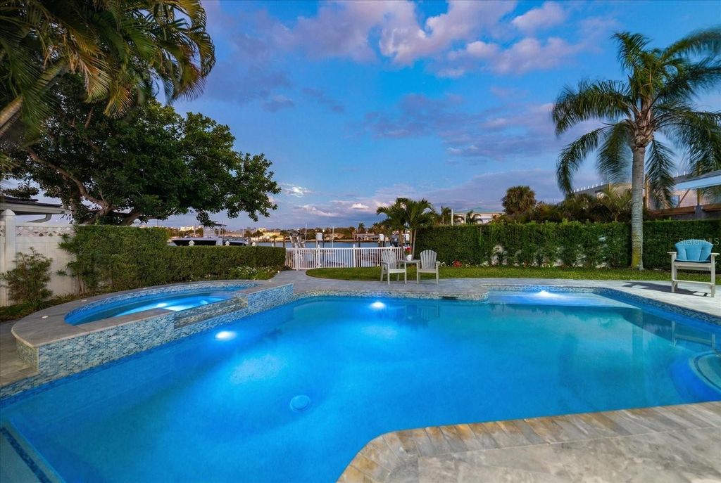 Image 2 of property listing at 109 DRIFTWOOD LANE, Largo, FL 33770