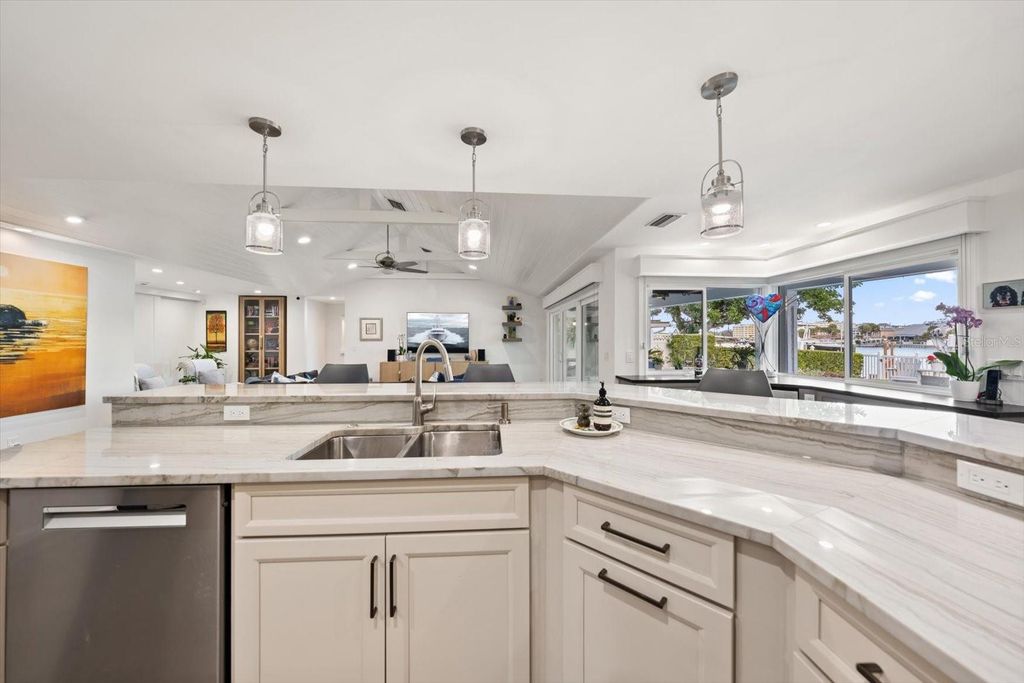 Image 14 of property listing at 109 DRIFTWOOD LANE, Largo, FL 33770