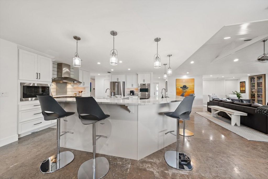 Image 15 of property listing at 109 DRIFTWOOD LANE, Largo, FL 33770