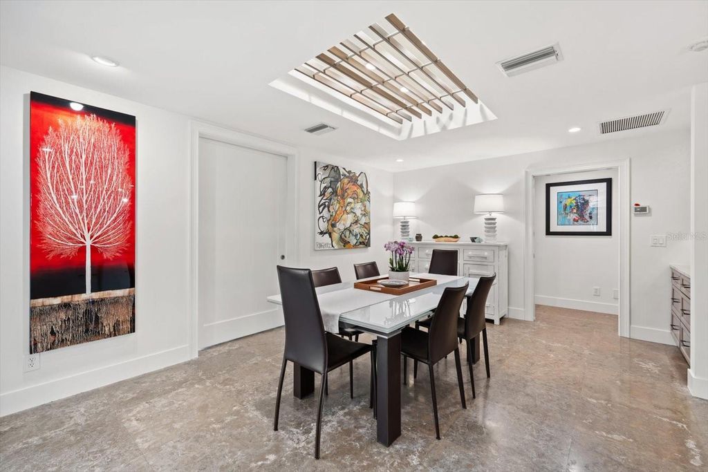 Image 17 of property listing at 109 DRIFTWOOD LANE, Largo, FL 33770