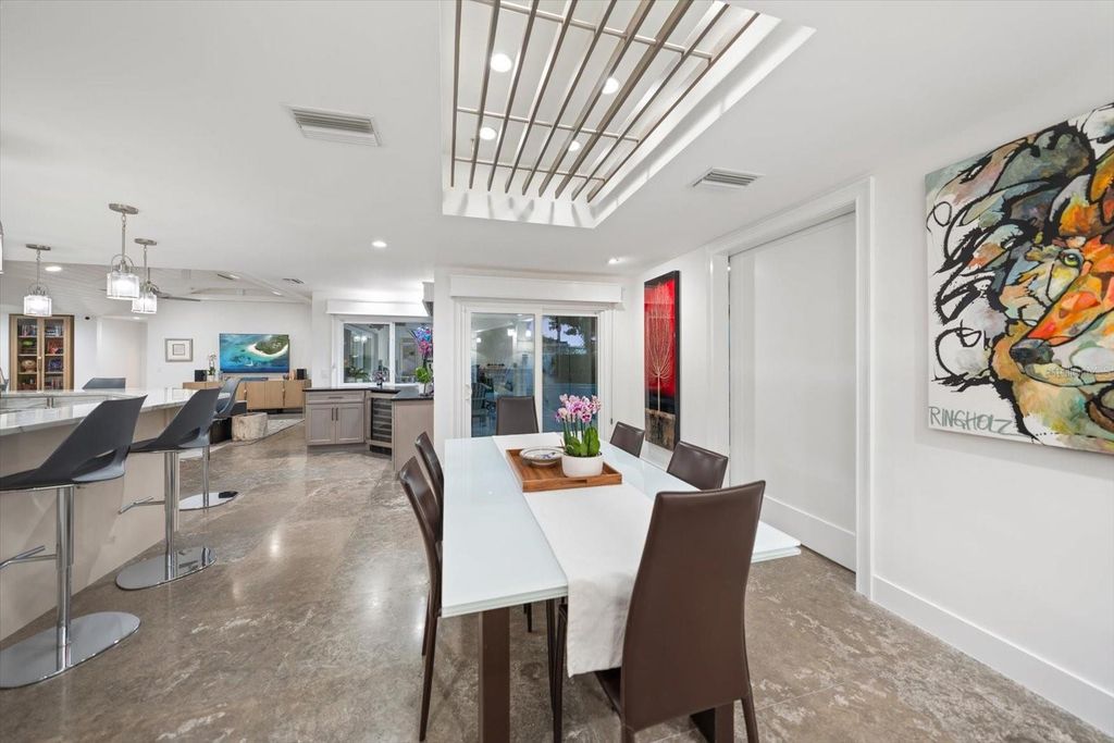 Image 18 of property listing at 109 DRIFTWOOD LANE, Largo, FL 33770