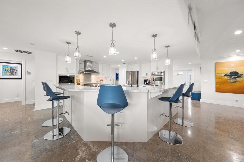 Image 19 of property listing at 109 DRIFTWOOD LANE, Largo, FL 33770