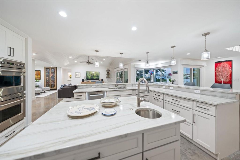 Image 22 of property listing at 109 DRIFTWOOD LANE, Largo, FL 33770