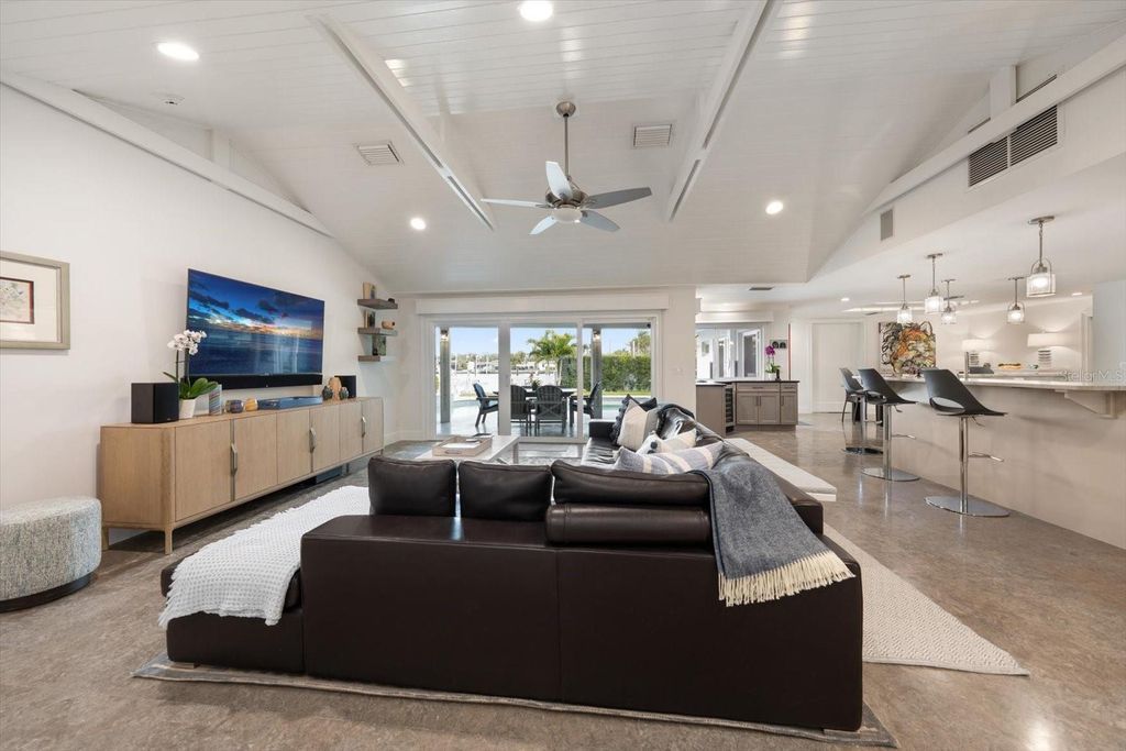 Image 23 of property listing at 109 DRIFTWOOD LANE, Largo, FL 33770