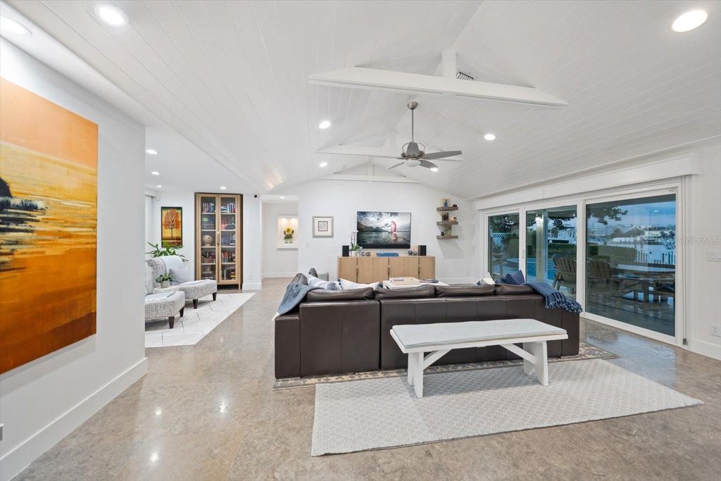 Image 27 of property listing at 109 DRIFTWOOD LANE, Largo, FL 33770