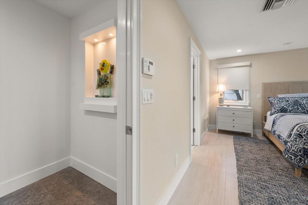 Image 33 of property listing at 109 DRIFTWOOD LANE, Largo, FL 33770