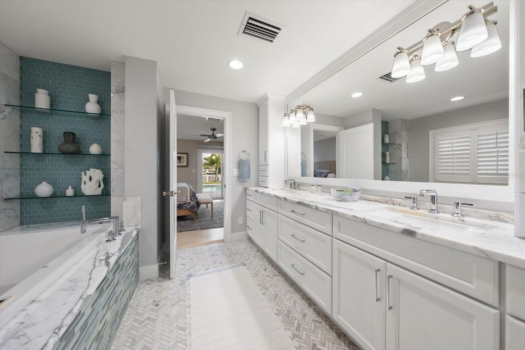 Image 35 of property listing at 109 DRIFTWOOD LANE, Largo, FL 33770