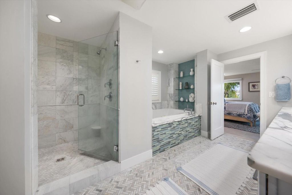 Image 36 of property listing at 109 DRIFTWOOD LANE, Largo, FL 33770