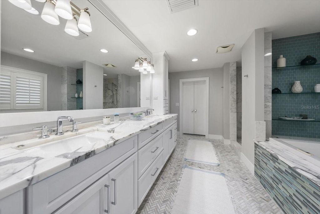 Image 38 of property listing at 109 DRIFTWOOD LANE, Largo, FL 33770