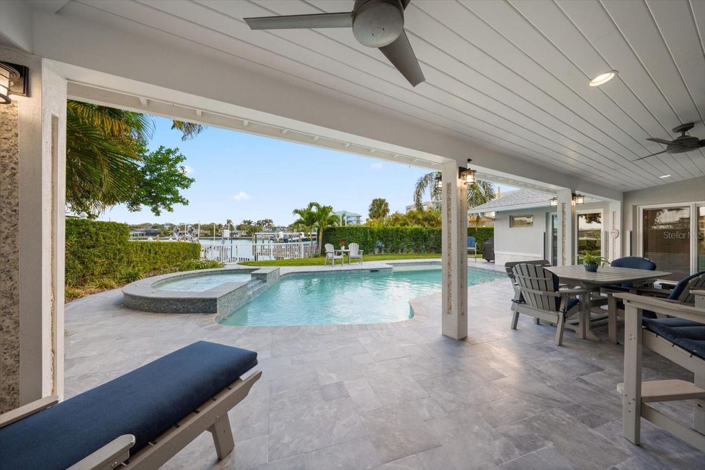 Image 40 of property listing at 109 DRIFTWOOD LANE, Largo, FL 33770