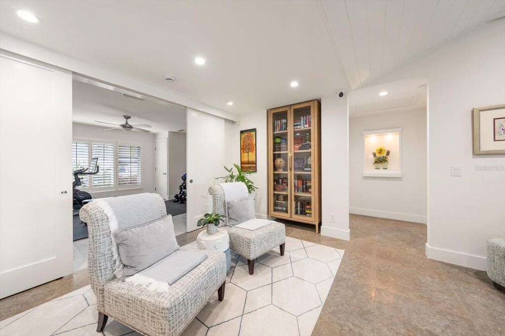 Image 43 of property listing at 109 DRIFTWOOD LANE, Largo, FL 33770