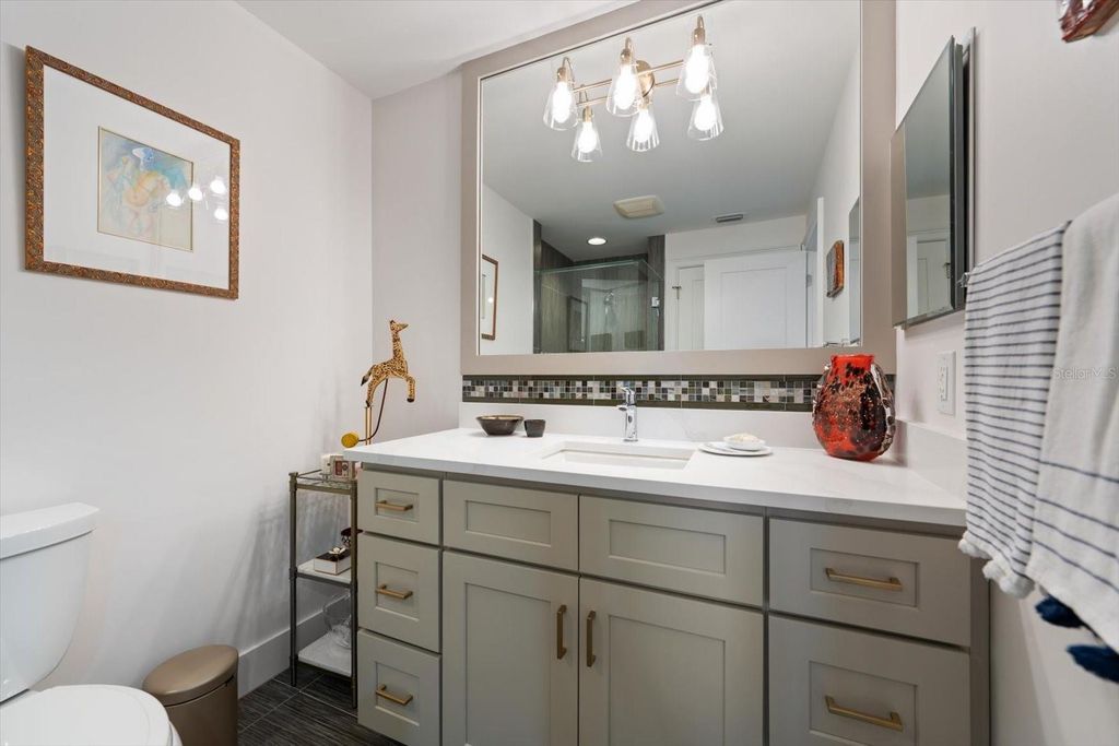 Image 46 of property listing at 109 DRIFTWOOD LANE, Largo, FL 33770