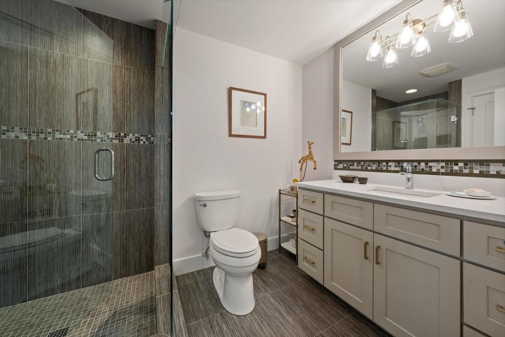 Image 47 of property listing at 109 DRIFTWOOD LANE, Largo, FL 33770