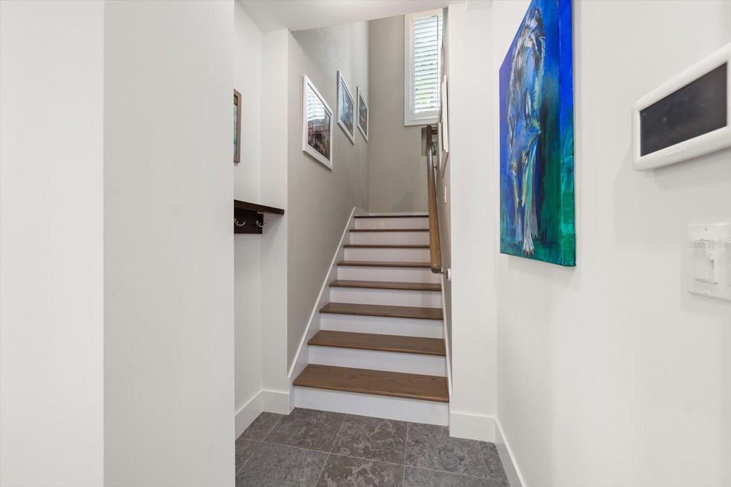 Image 48 of property listing at 109 DRIFTWOOD LANE, Largo, FL 33770