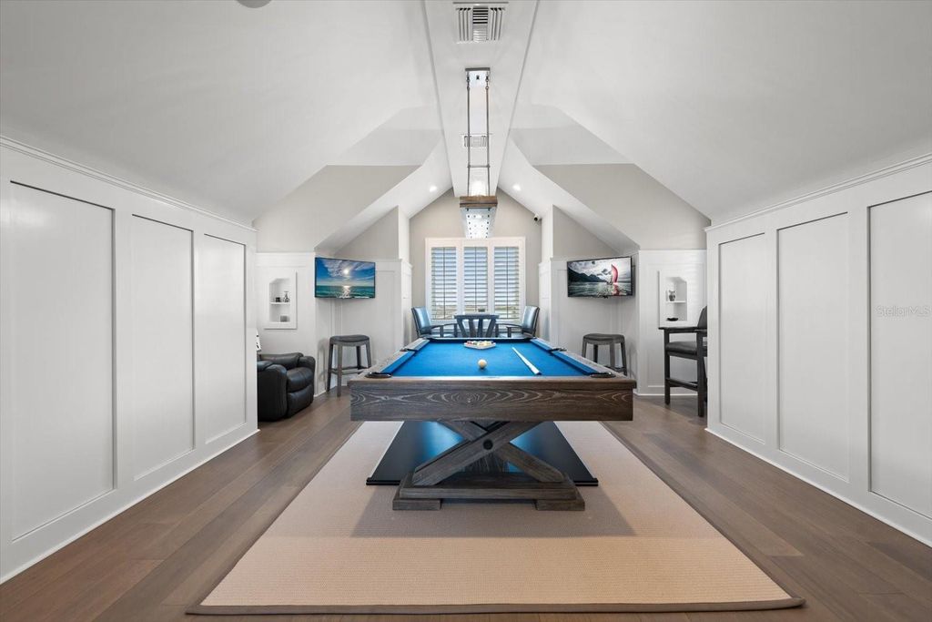 Image 49 of property listing at 109 DRIFTWOOD LANE, Largo, FL 33770