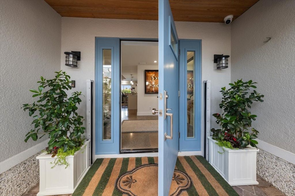 Image 6 of property listing at 109 DRIFTWOOD LANE, Largo, FL 33770