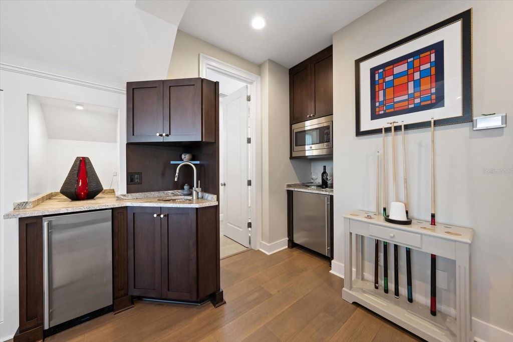 Image 53 of property listing at 109 DRIFTWOOD LANE, Largo, FL 33770