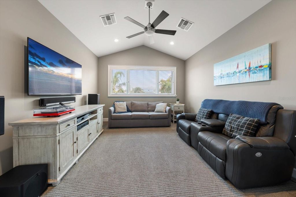 Image 56 of property listing at 109 DRIFTWOOD LANE, Largo, FL 33770