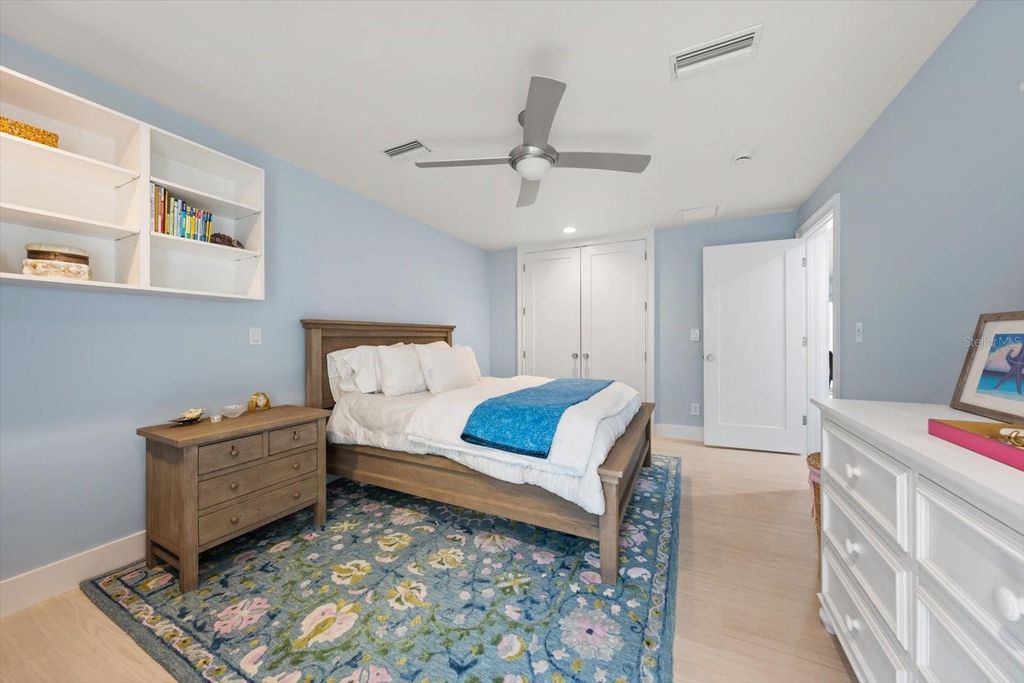 Image 61 of property listing at 109 DRIFTWOOD LANE, Largo, FL 33770