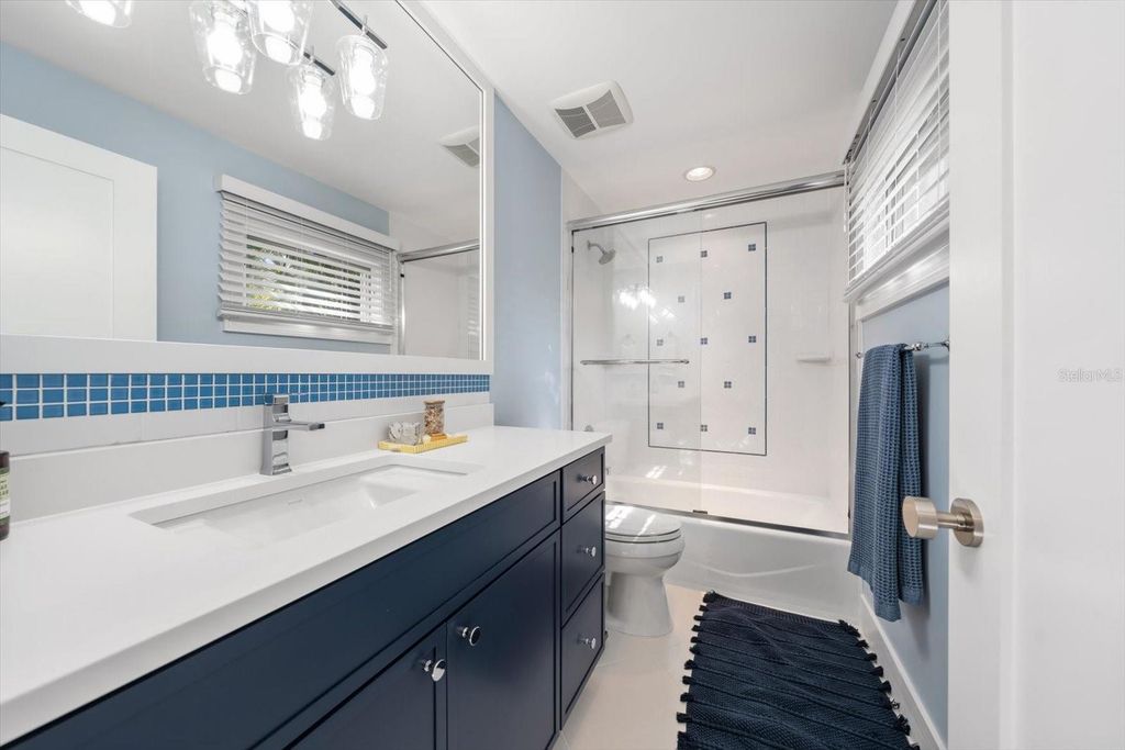 Image 62 of property listing at 109 DRIFTWOOD LANE, Largo, FL 33770