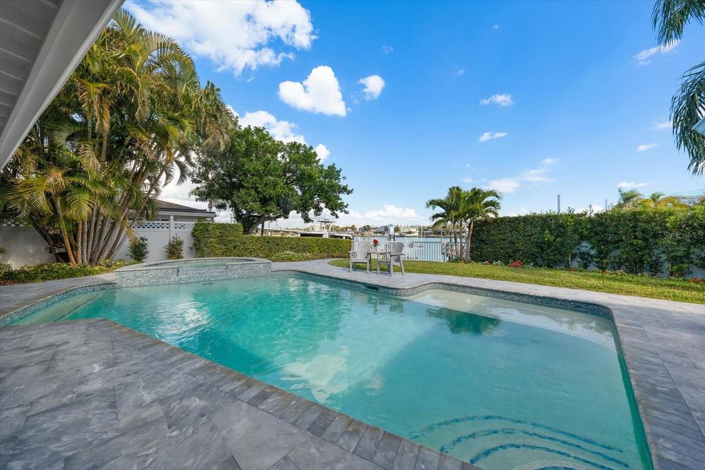 Image 66 of property listing at 109 DRIFTWOOD LANE, Largo, FL 33770