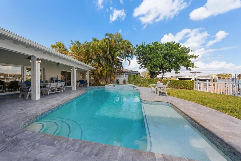 Image 67 of property listing at 109 DRIFTWOOD LANE, Largo, FL 33770