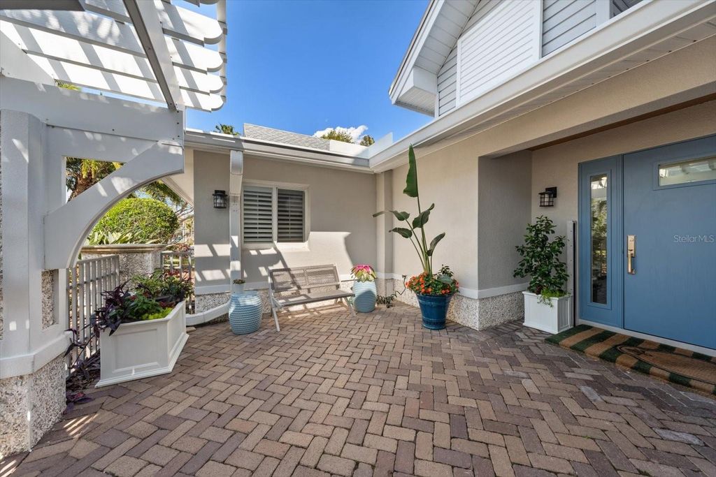 Image 87 of property listing at 109 DRIFTWOOD LANE, Largo, FL 33770