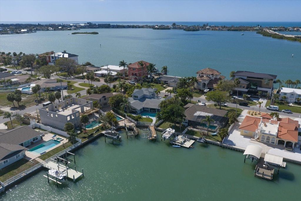 Image 92 of property listing at 109 DRIFTWOOD LANE, Largo, FL 33770