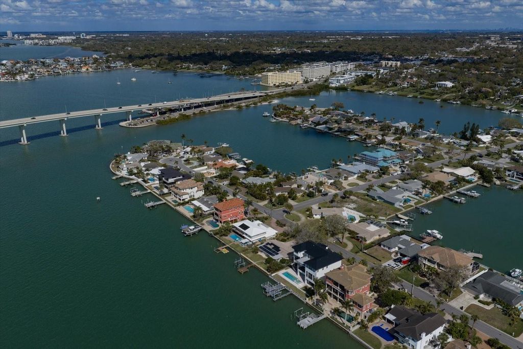 Image 96 of property listing at 109 DRIFTWOOD LANE, Largo, FL 33770