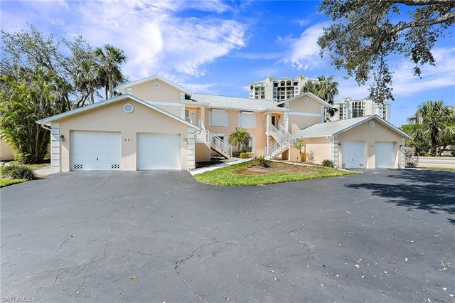 651 Wiggins Lake DR # 102, Naples, FL 34110