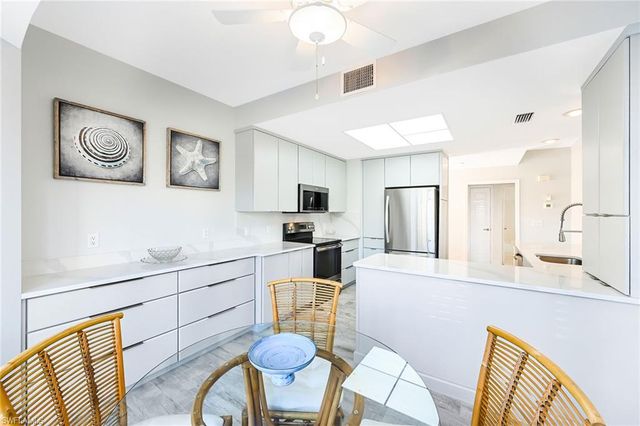 651 Wiggins Lake DR # 102, Naples, FL 34110