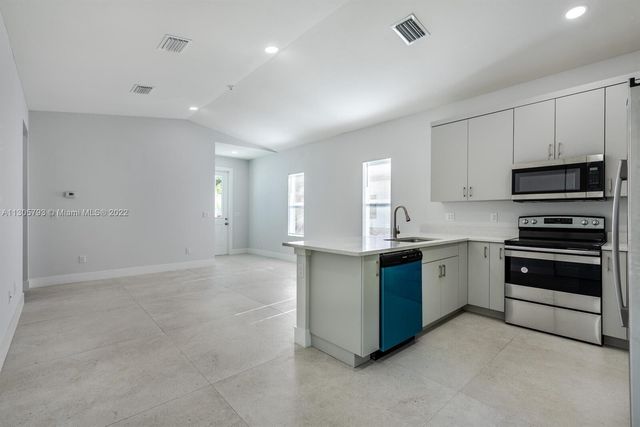 513 6th Avenue S, Lake Worth Beach, FL 33460