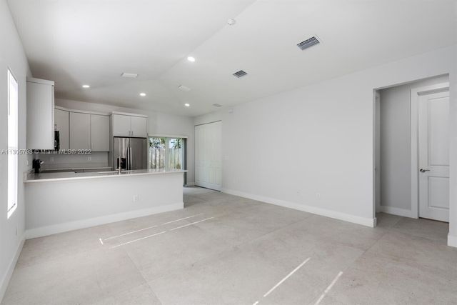 513 6th Avenue S, Lake Worth Beach, FL 33460