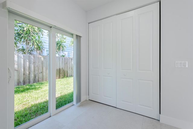 513 6th Avenue S, Lake Worth Beach, FL 33460