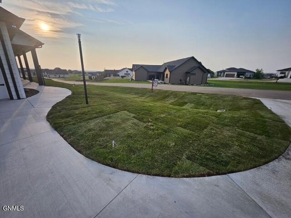 3321 Palmer Place, Bismarck, ND 58503 photo 3