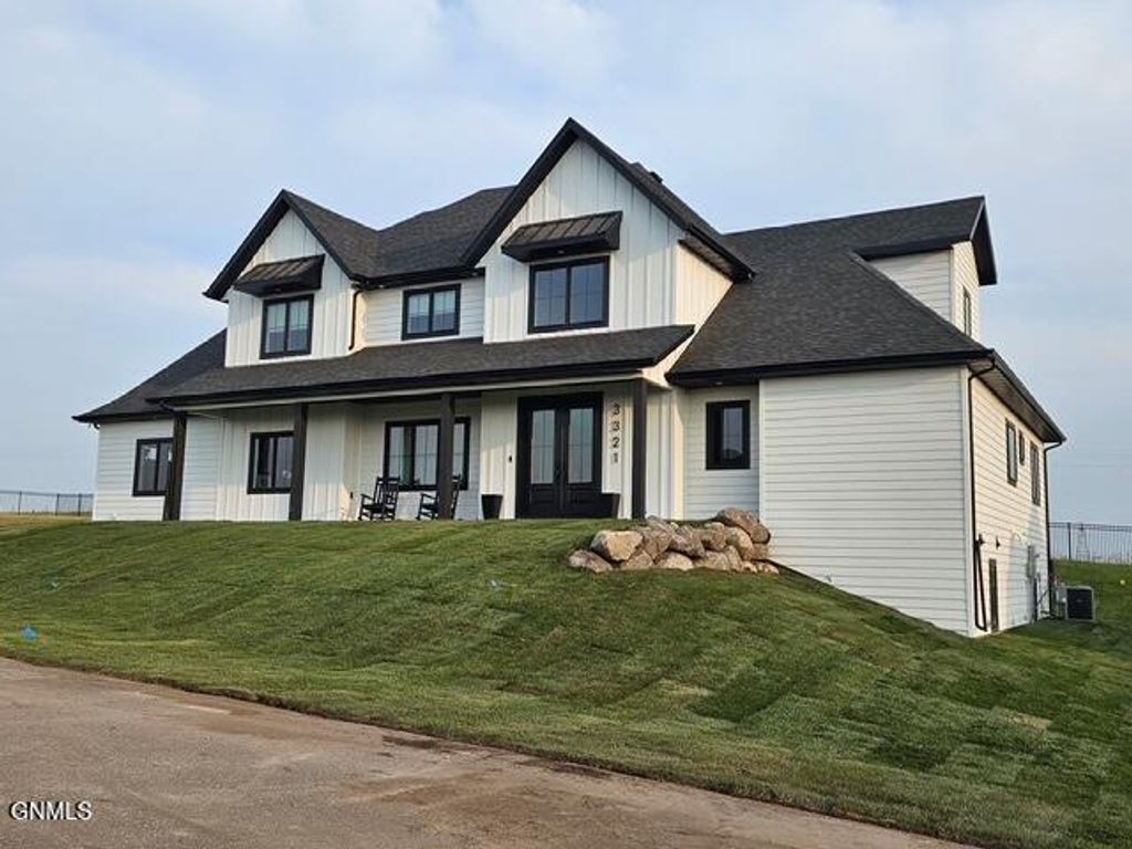 3321 Palmer Place, Bismarck, ND 58503 photo 4