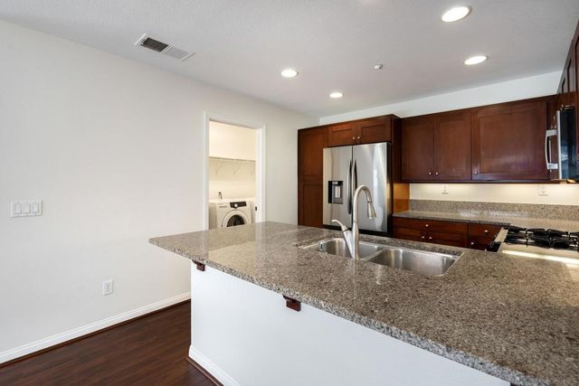 3548 Shoreline Bluff Lane, San Diego, CA 92110