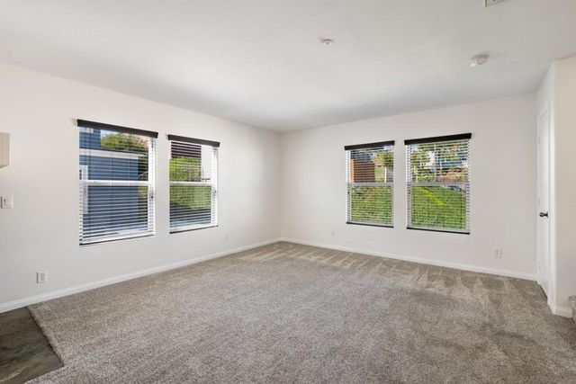 3548 Shoreline Bluff Lane, San Diego, CA 92110