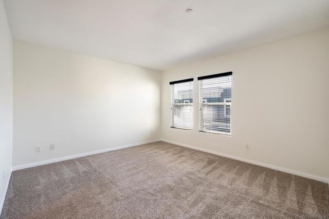 3548 Shoreline Bluff Lane, San Diego, CA 92110