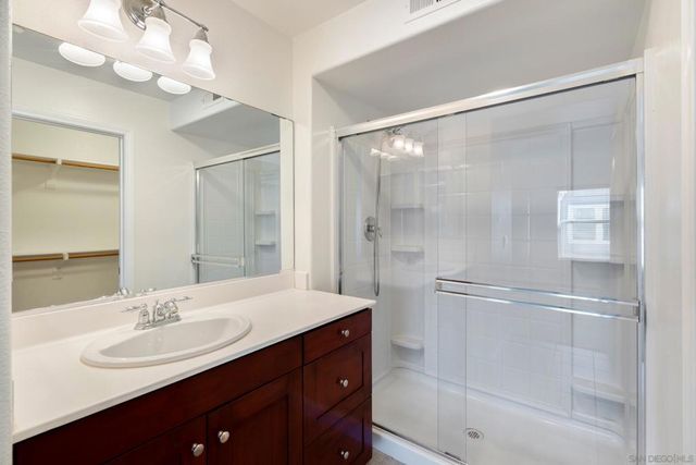 3548 Shoreline Bluff Lane, San Diego, CA 92110